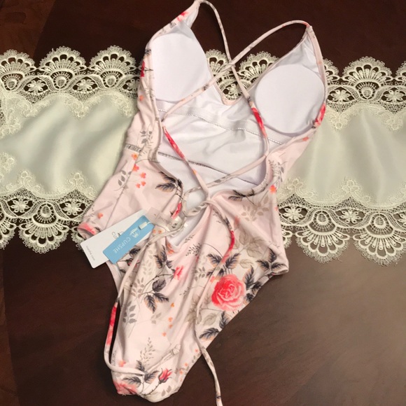 Cupshe Swimsuit - Picture 5 of 6